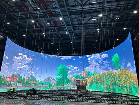 The largest film level intelligent virtual studio in China